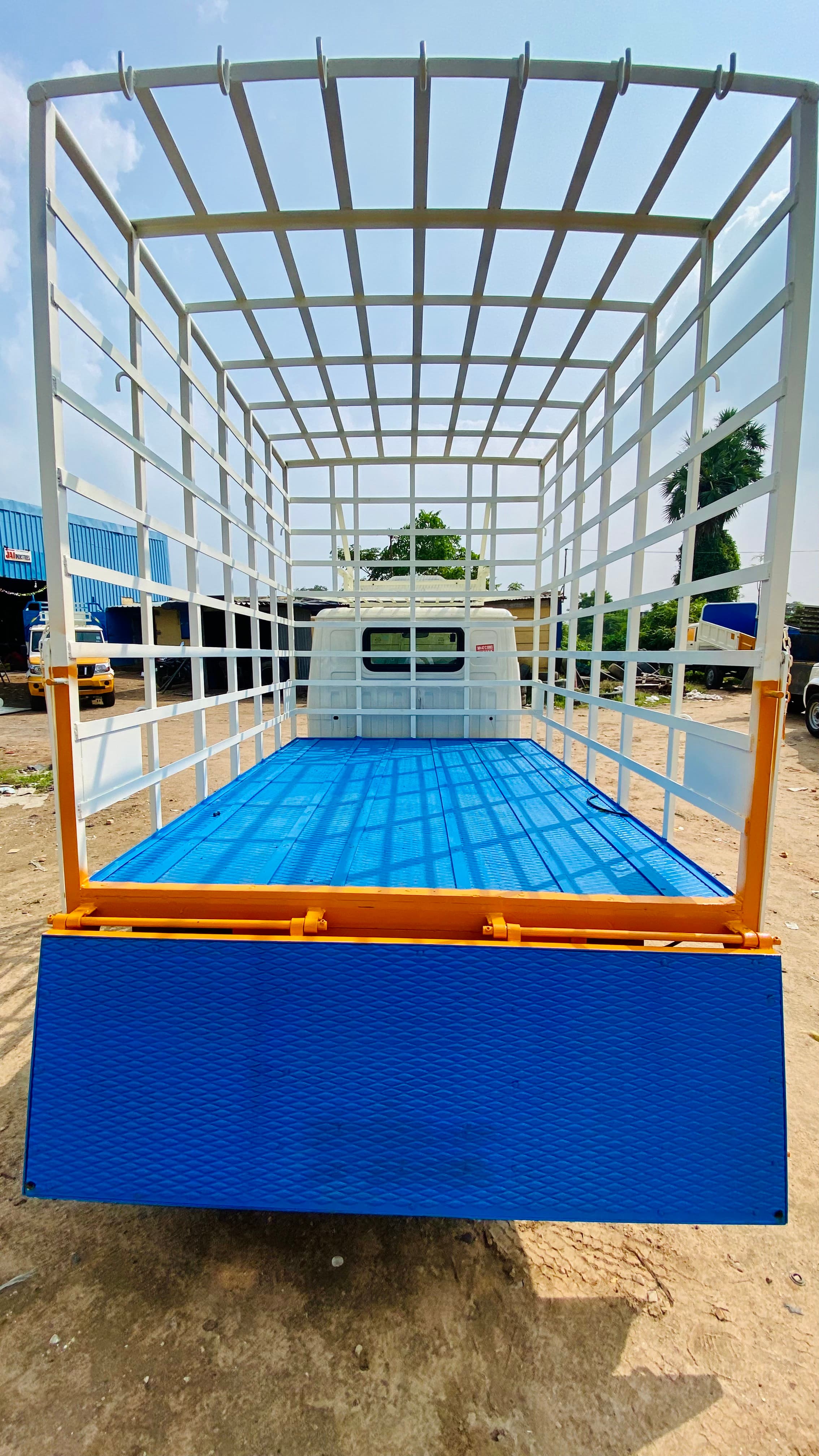 mahindra maxx city1.3-chickenbody Image 4